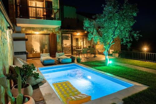 Aristotelis House | Dandy Villas Nea Roda - Melodic Waves - Private - Pool - Parking - Cellar