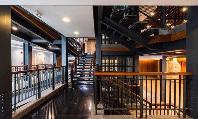 Talat Yot Hotel | Dang Derm in The Park Khaosan