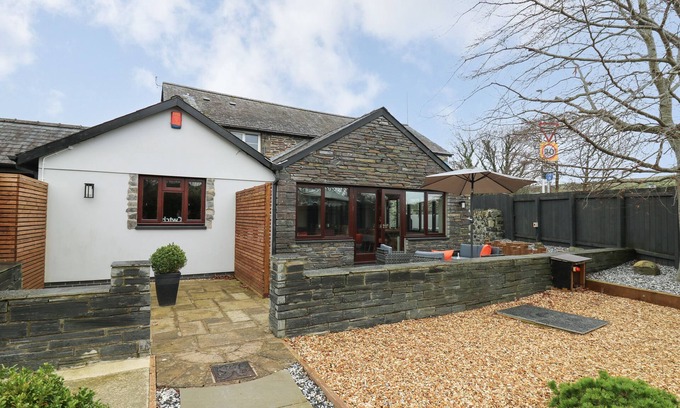 Bow Street Cottage | DANT Y LLEW, family friendly, with hot tub in Bow Street, Wales