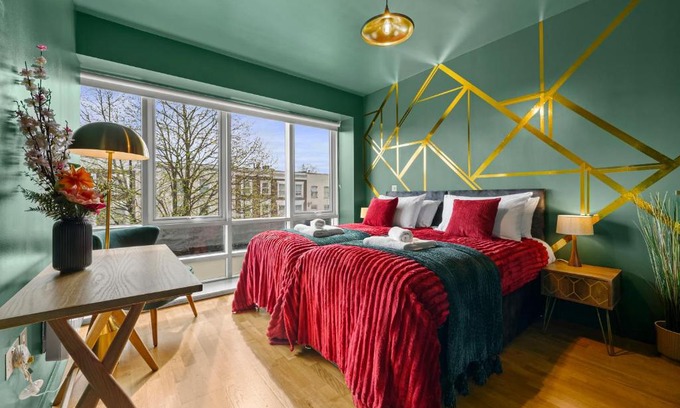 Finsbury Park Apartment | Dapper Suite in bustling Holloway, Islington by Gold Stays