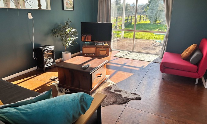 Greytown Cottage | Dark Sky Cottage is on the edge of Greytown with a country outlook