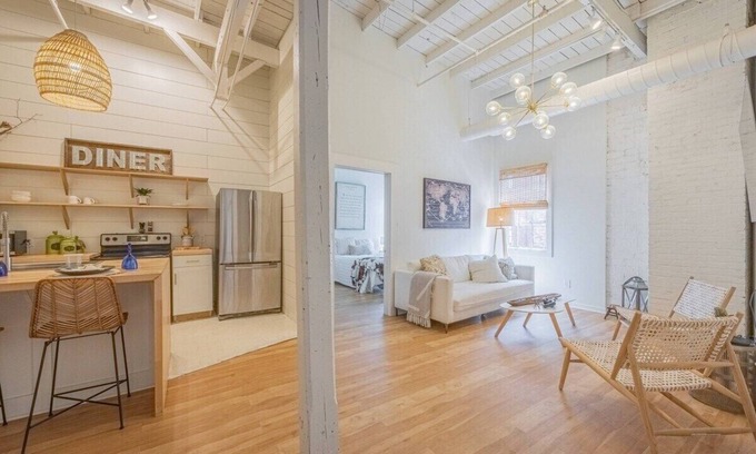 Athens Apartment | Darlin' Downtown Dawghouse