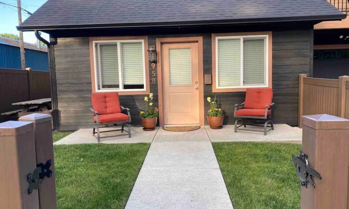 Coeur d'Alene Cottage | Darling Downtown Cottage - summer in CDA!