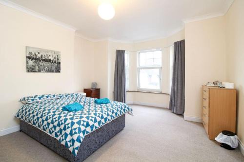 Shirley Apartment | Darwin road guest house room 2