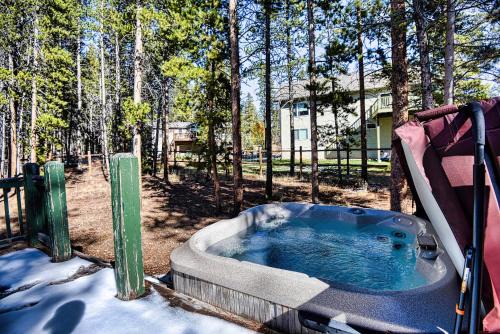 Leadville North House | Das Berghaus with mountain views and hot tub
