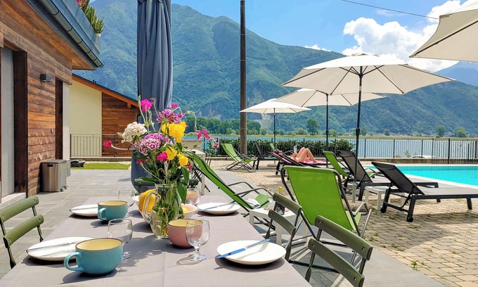 Dascio Apartment | Dascio Armonia Terrace Holiday Apartment on the Lake with Pool