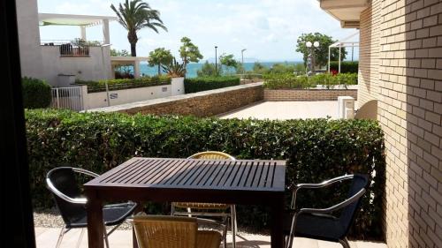 Santa Margarida Apartment | DAVANT MAR - Apartamento con terraza a pie de playa