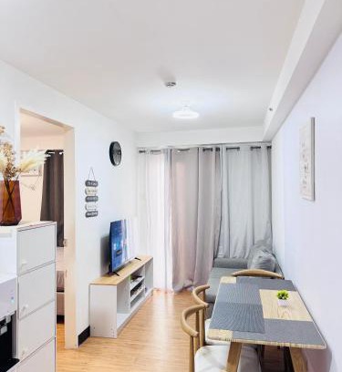 Sasa Hotel | Davao 1BR Condo for 4 with Pool Near SM Lanang and Airport