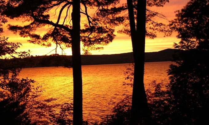 Pilot Knob House | 'Dawn O'Day' Wonderfully Private Retreat on Lake George, Adirondacks