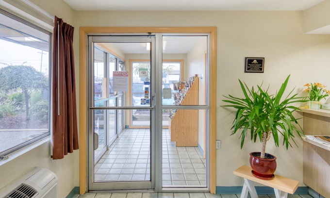 New Philadelphia Hotel | Days Inn by Wyndham New Philadelphia