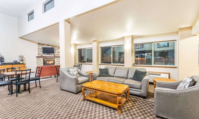 Pueblo Hotel | Days Inn by Wyndham Pueblo