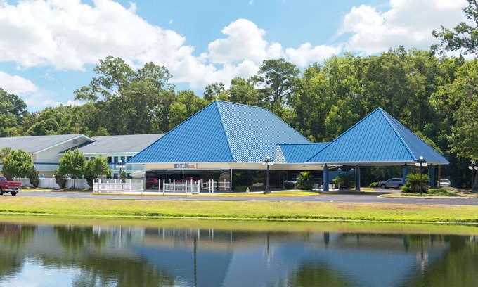 Garden City Hotel | Days Inn by Wyndham Savannah Airport