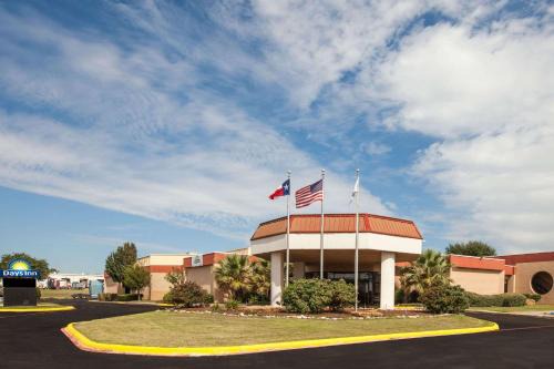 Sherman Hotel | Days Inn by Wyndham Sherman