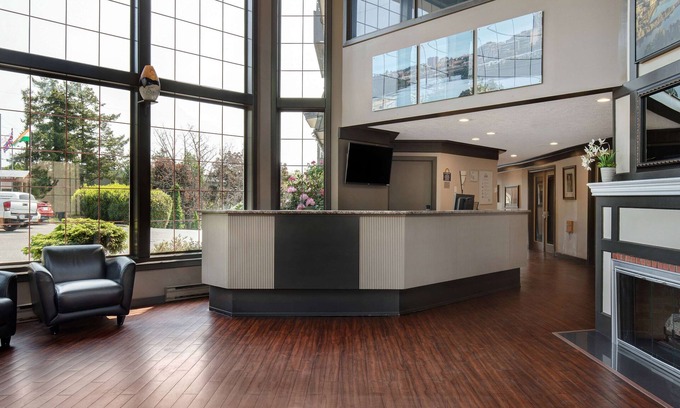Gorge -Tillicum Area Hotel | Days Inn by Wyndham Victoria Uptown