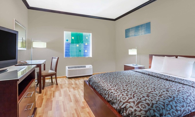 Marquez Hotel | Days Inn & Suites by Wyndham Marquez