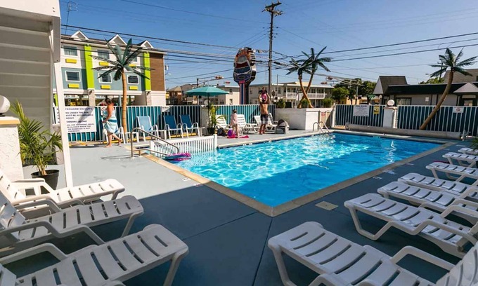 Wildwood Hotel | Daytona Inn and Suites - One Bedroom Suite