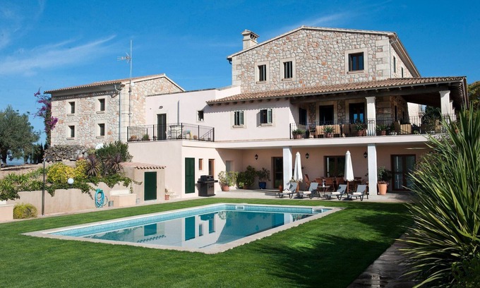 Manacor Villa | Dazzling Mallorca Villa | Villa Ollivander | 6 Bedrooms | Spacious Furnished.