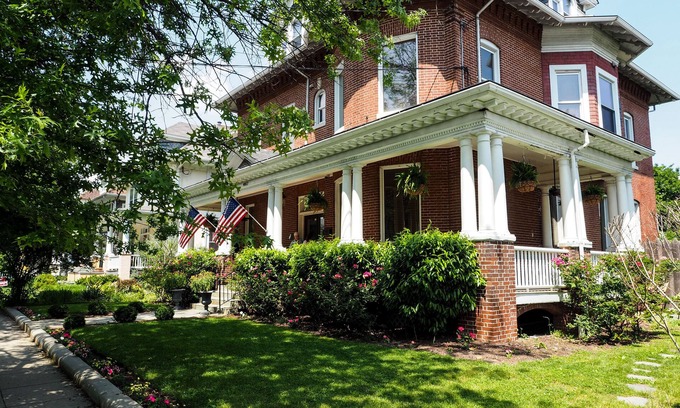 16th Street Heights House | DC Gem 11 Bedrooms/10.5 Baths! Short Stays Available Too!