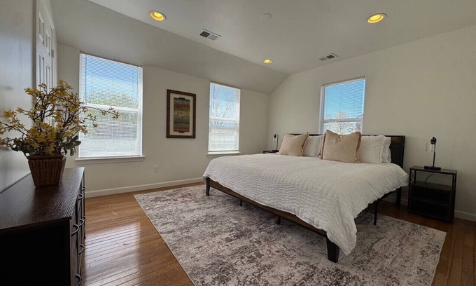 Jefferson Manor House | DC Suburb Home w/Parking | Near Metro & DC