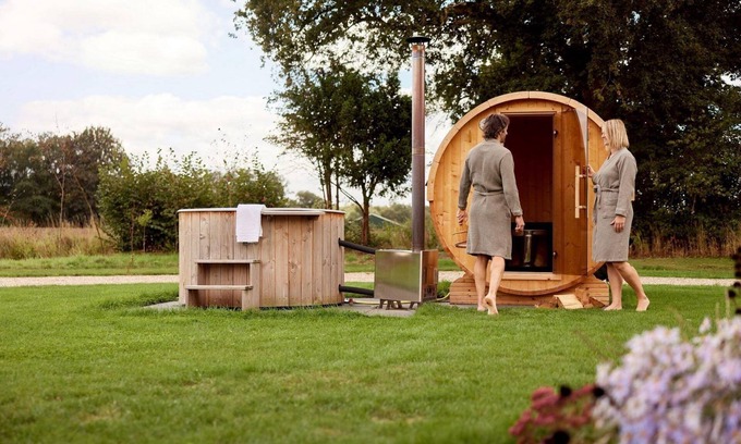 Lattrop House | De 2-persoons versie van de vakantievilla Amalia 2 is uitgerust met een ruime sauna en hottub