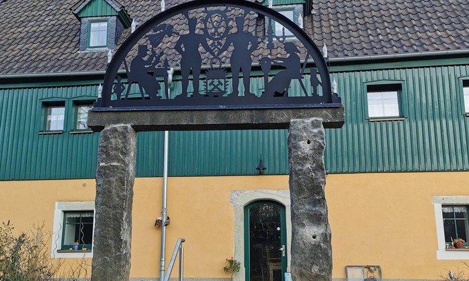 Berggieshubel Apartment | 3 individually furnished apartments w. Terrace.