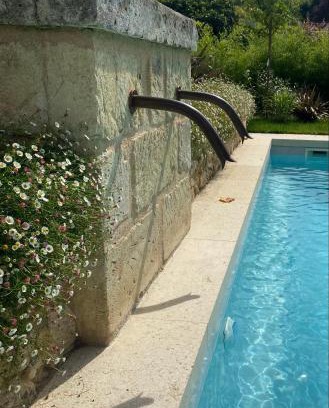 Branne Bed & Breakfast | DE L'ART À LA MANIÈRE - Chambre d'Hôtes de Charme - 2 Suites Haut de Gamme - Idéal Couple & Famille - Piscine - Terrasse - Calme - 15min Saint-Émilion - EXPÉRIENCE Restauration d'Oeuvre d'Art