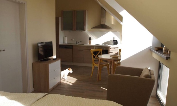 Munchehofe Apartment | Apartment with a landscaped garden