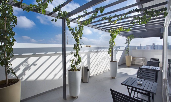 Brookefield Hotel | De Venetian by TGI