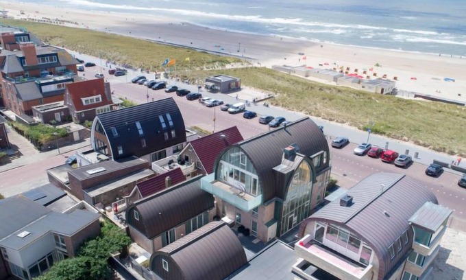 Egmond aan Zee House | De Zeeparel by Interhome