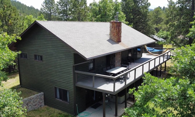 Deadwood House | Deadwood Pines Hideaway