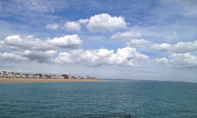 Deal House | Deal Town centre holiday home in quiet part of High Street with parking