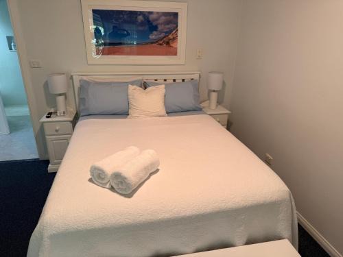 Rainbow Beach Hotel | Debbie's Place