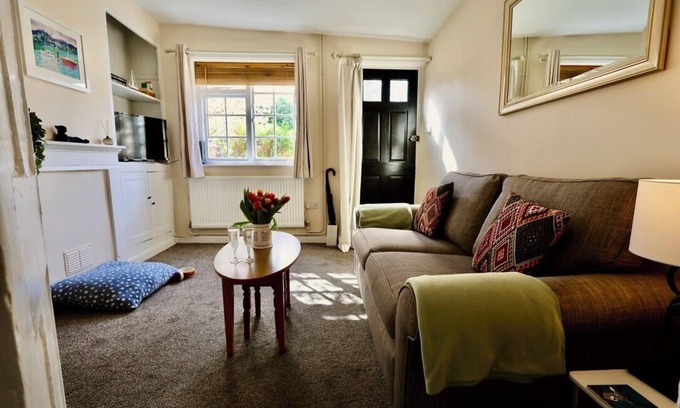 Martlesham Heath Cottage | Deben Cottage – Dog-Friendly Stay in the Heart of Woodbridge