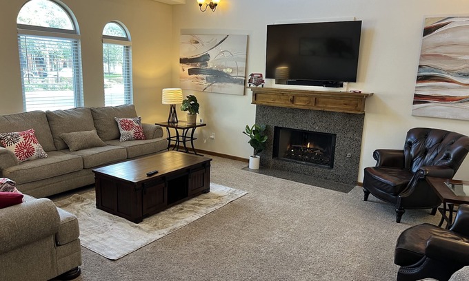 North Overton House | December Availability! Carol of Lights and Winter Graduation!