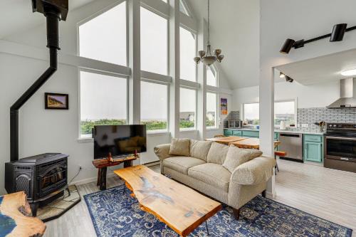 Gold Beach House | Deck and Walk to Beach Southern Oregon Coast Home!