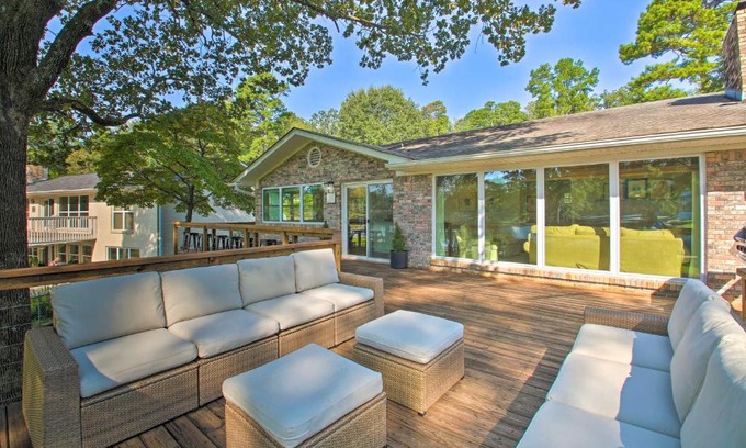Piney House | Deck, Fire Pit Waterfront Lake Hamilton Home