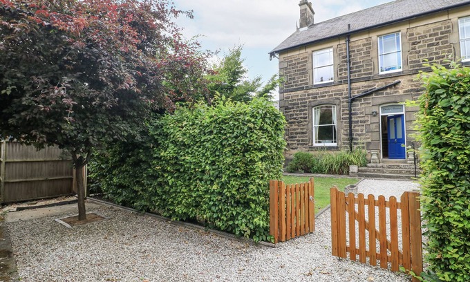 Darley Dale Cottage | DEELEY HOUSE, pet friendly, character holiday cottage in Darley Dale