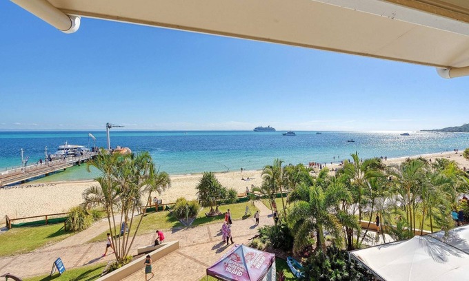 Brisbane Waterfront Apartment | Deep Blue 5 Moreton island