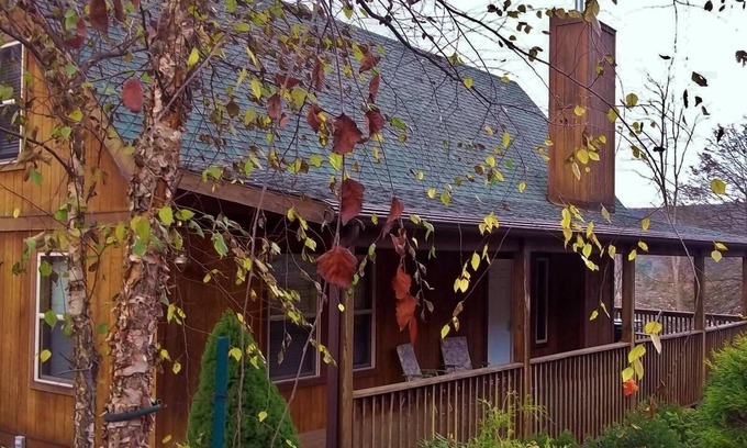 Thayerville Cabin | Deep Creek Lake – Lake View Cabin with Hot Tub, Fireplace, and Pool Table