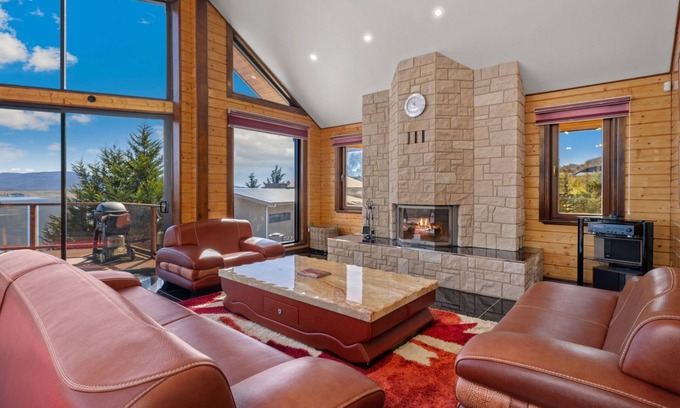 East Jindabyne House | Deepwater - 68 Kunama Drive