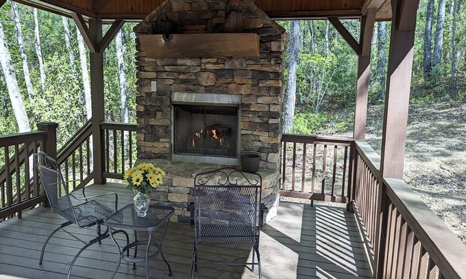 Morganton Cabin | Deer Crossing-Romantic, Charming and Secluded. Hot Tub, Fire pit