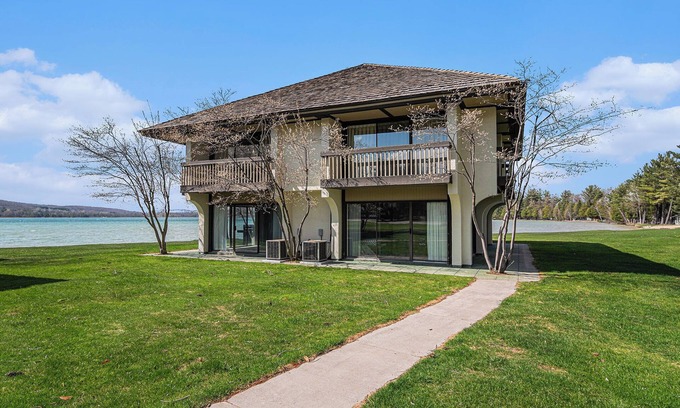 Boyne City Villa | Deer Lake Villa at Boyne Mountain Resort your Lakefront Golf/Ski Escape Prime!