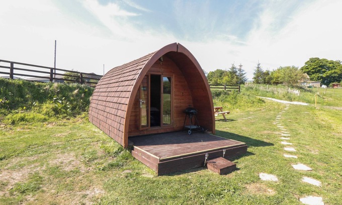 Scarborough Cottage | DEER POD, pet friendly, with a garden in Burniston