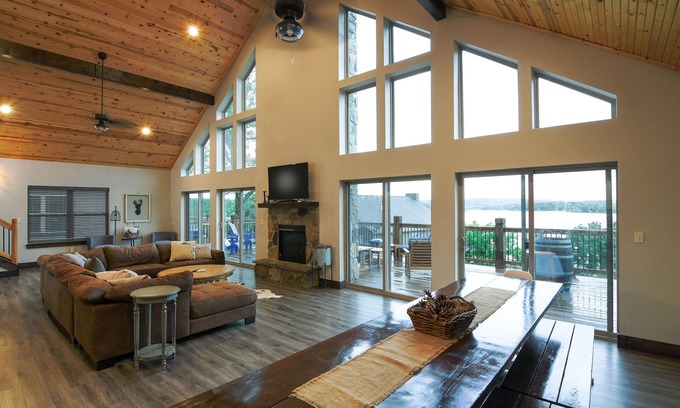 Lampe House | Deer Ridge Lodge ADA Water View w/Pickleball Court