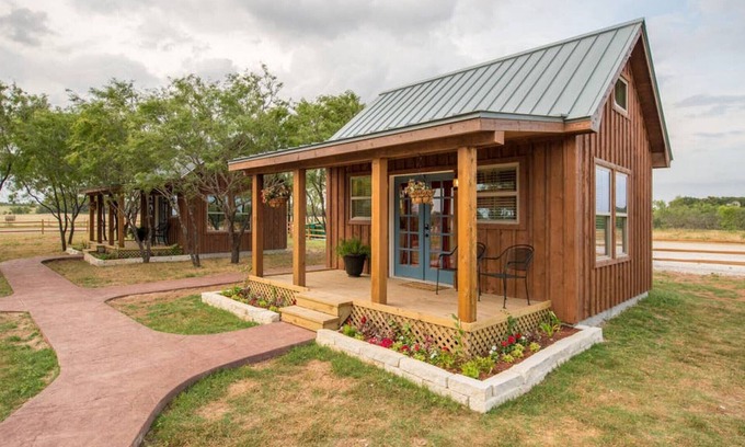 Elm Mott Cabin | Deerfield Countryside Tiny Cabin #5 - 10 min to Silos at Magnolia