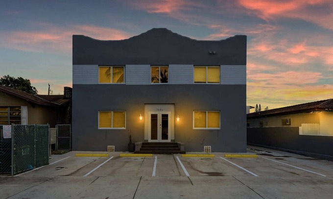 Coral Way Apartment | ° Charming 2BR Apartment 5 min to Brickell °