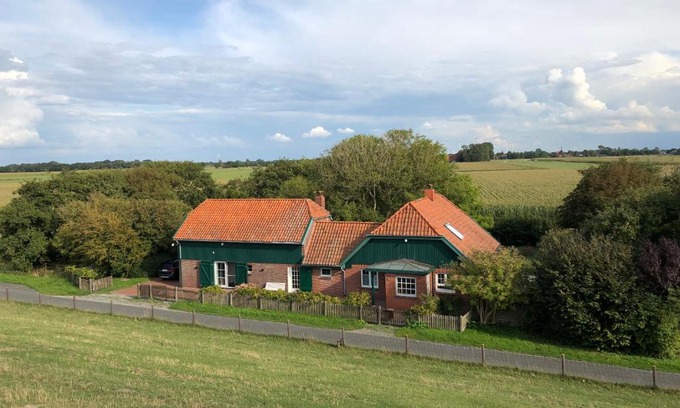 Butjadingen House | Deichhof von 1843 in Tossens direkt an der Nordsee für 12 Personen