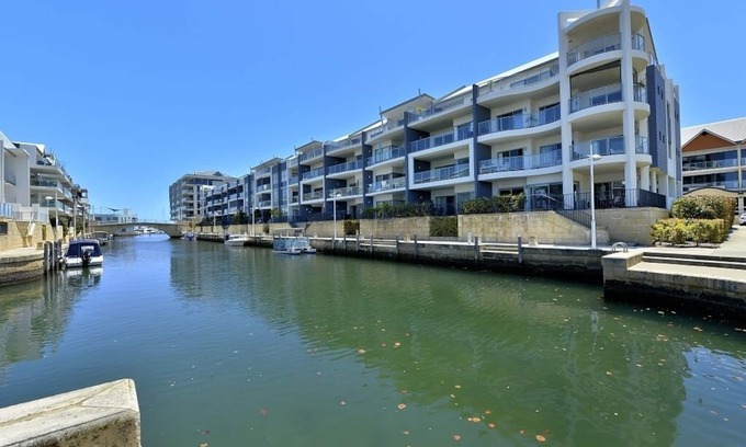 Mandurah Apartment | Del Mar 01 - 3 Bedroom Apartment