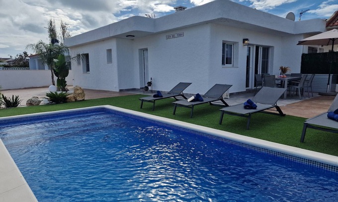 Riumar Ski Chalet | "Del Perro"@MARISOL: 300m to the beach, private pool, A/C, WiFi, dog beach
