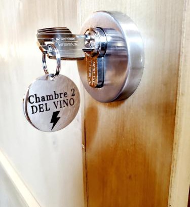 Orchamps-Vennes Bed & Breakfast | DEL VINO bar à vin & guitares Appartement Sauna Terrasse Garage